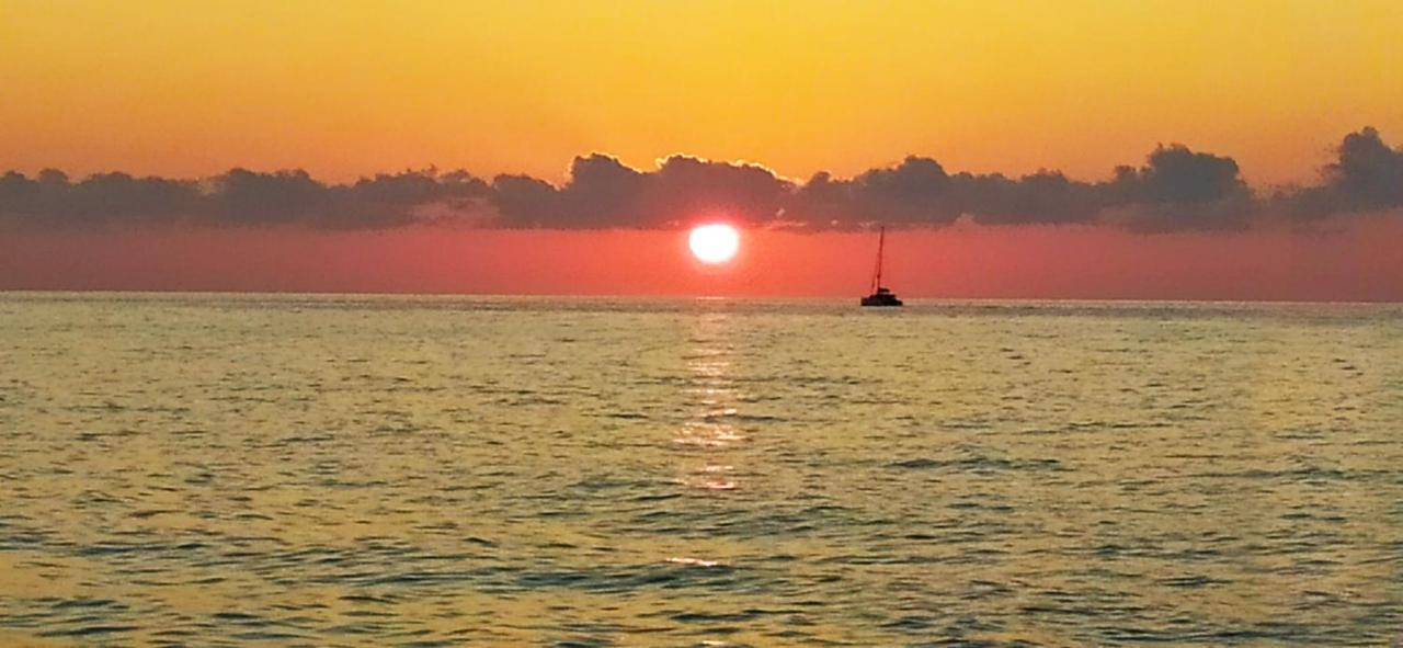 Casa Giada Sul Mare Bed & Breakfast Torrenova  ภายนอก รูปภาพ